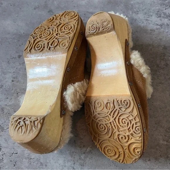 UGG Australia Kalie Size 2 Camel Suede and Wood Clogs Mules - Picture 3 of 4